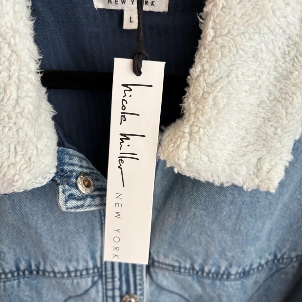 Nicole Miller Light Blue Denim Jacket with Cream Sherpa Collar - Picture 4 of 5